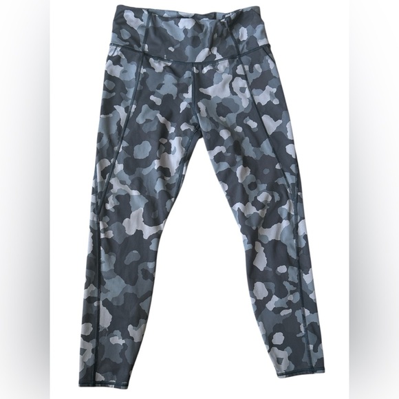 ATHLETA Lightning Camo 7/8 Tight Legging Size M - Picture 10 of 10